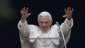 האפיפיור למאמיניו: השמרו מפני הרשתות החברתיות"