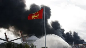 שריפת ענק במפעל כימיקלים בצרפת: "חשש לזיהום בנהר הסן"