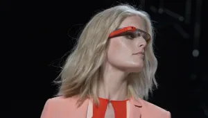 המשקפיים של גוגל צצים בשבוע האופנה בניו יורק