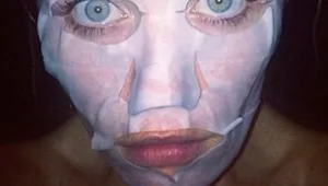 הכי 2015 - מפורסמות מעלות תמונות מפחידות מטיפולי פנים: זהו את הנשים במסכות