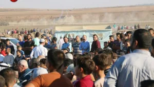 אלפי פלסטינים הפגינו בגבול הרצועה; "69 מפגינים נפצעו"