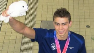 אולימפיאדת הנוער: השחיין יעקב טומרקין זכה במדליית כסף ב-200 גב