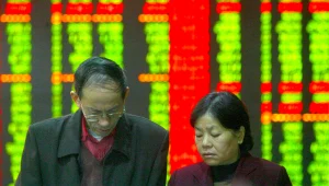 הבורסות באסיה צוללות בעקבות וול סטריט: הונג קונג מאבדת 6%; הנפט נופל ב-3.3%