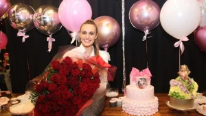 שירה לוי בת 21: כוכבי הפסטיגל חגגו לה יום הולדת