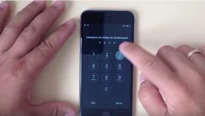 פירצה באייפון: האקרים מצאו דרך לפרוץ את מסך הנעילה של האייפון שלכם. צפו