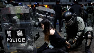 "חוששת לחייו": נשות השוטרים בהונג קונג מודאגות מהמחאה האלימה