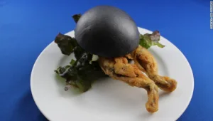 טירוף ביפן: המבורגר צפרדע שלמה