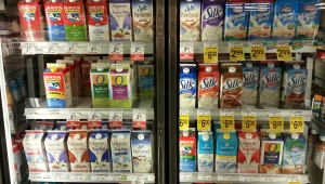 חלב על הזמן: למה אנחנו משלמים כל-כך הרבה על חלב?