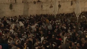 סיור בשוק - ותפילות בכותל: מסע הסליחות של אלפי ישראלים