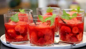 מתכון למרק פירות אדומים עם סורבה תותים