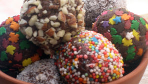 מתכון לכדורי שוקולד עם סוכריות צבעוניות