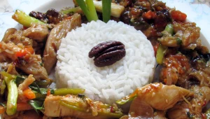 מתכון לנתחי עוף וירקות מוקפצים עם אורז