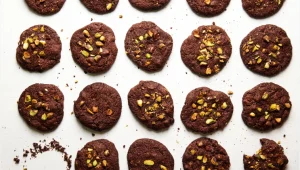 עוגיות דאבל שוקולד ופיסטוק • מתכון מושחת