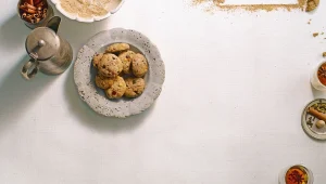 עוגיות חוויאג' ופירות מיובשים