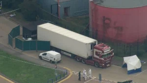 בריטניה: 39 גופות התגלו במכולה של משאית; הנהג נעצר