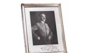 איש עסקים לבנוני קנה את חפציו של היטלר -  ויתרום אותם לישראל