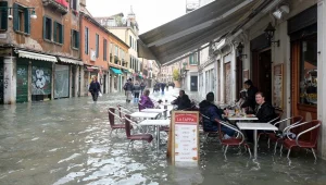 "הישראלים ממשיכים להגיע": כך משפיעה הגאות על התיירות בוונציה
