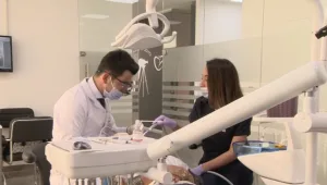 החיוך מאיסטנבול: כך הפכה טורקיה ליעד פופולרי לציפוי שיניים