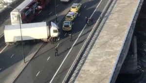 פיגוע דקירה בלונדון: לפחות 5 פצועים; התוקף נהרג • תיעוד