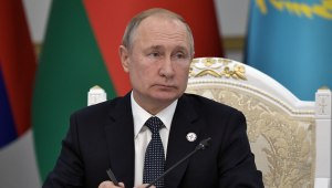 רוסיה: פוטין אישר חוק המגדיר עיתונאים ובלוגרים "סוכנים זרים"