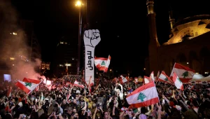 המחאות בלבנון מסלימות: עשרות בני אדם נפצעו בעימותים