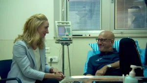 "זנחתי את חיי": חולה הסרטן שמקדיש את חייו למאבק במחלה