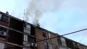 שריפה פרצה בבניין באשדוד – שכנים חילצו שני ילדים מדירתם