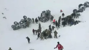 טורקיה: עשרות מחלצים נהרגו כשניסו לאתר נעדרים במפולת שלגים