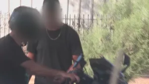 תיעוד: "הילד" שמפליל את סוחרי הסמים של תל אביב