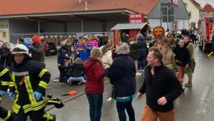גרמניה: רכב נסע לתוך קהל משתתפים בפסטיבל; כ־30 בני אדם נפצעו