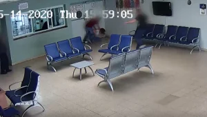 "בעט לי בפנים": תיעוד תקיפת האחות במרכז הרפואי בבאר יעקב