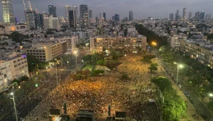 אלפים הגיעו להפגנה בת"א, חשד לתקיפה מינית בכנרת • חדשות השבת
