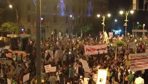 שבת שמינית ברציפות: אלפים הפגינו מול בית רה"מ בי-ם ובקיסריה