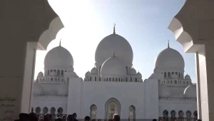 הארמון הנשיאותי והמסגד הענק: סיור בבירת איחוד האמירויות
