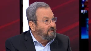 אהוד ברק על פרשת אל-קיעאן: "נתניהו מתנהג כמו ראש משפחת פשע"