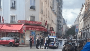 2 פצועים מדקירות סמוך למשרדים הקודמים של "שארלי הבדו" בצרפת