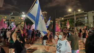 מאות הפגינו בתל אביב נגד נתניהו; מחאת העצמאים התחדשה