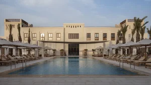 זולה מלאת סטייל בלב המדבר: הצצה למלון החדש של ישרוטל