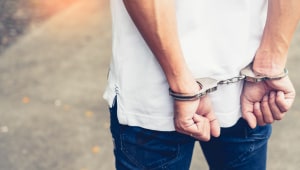 שוטר הטריד מינית מתלוננת - בית המשפט קבע שגרסתו לא אמינה