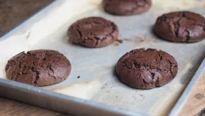 הביס המתוק שסוגר את הארוחה: עוגיות שוקולד כשרות לפסח
