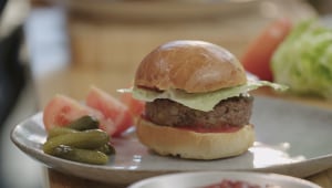 יאמבורגר: מתכון למיני המבורגרים ביתיים שיזכירו לכם את אמריקה