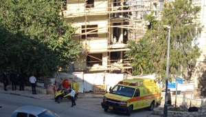 מכת התאונות באתרי הבנייה: פועל נהרג מקריסת מבנה בהרצליה