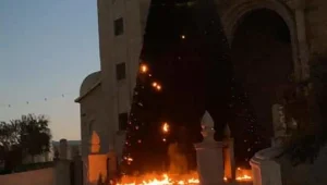 עצי חג המולד הוצתו בכנסיות בסכנין: "מעשה נפשע ונבזי"