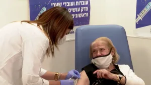 בגיל 92: מדליקת המשואה התחסנה וקראה לכולם - "תעשו כמוני"