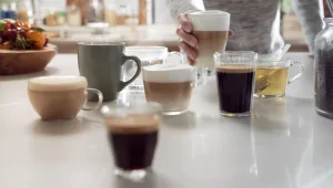 בדקנו את רובוט הקפה הביתי שמבטיח להכין 5 משקאות בלחיצה אחת