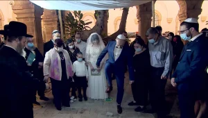 חתונה במחלקת הקורונה: אח ואחות שעובדים ברמב"ם נישאו בביה"ח
