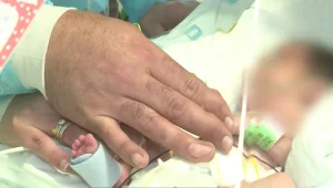 היולדת שהייתה בין חיים למוות - פגשה לראשונה את התינוקת שלה