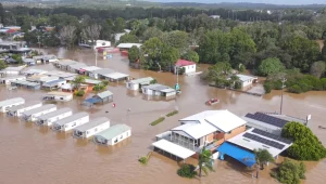 הצפות באוסטרליה: תושבי סידני פונו מבתיהם בעקבות הגשמים העזים