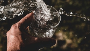 מים בששון: 6 סיבות למה חשוב שתשתו מים כל השנה