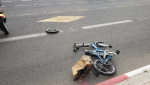 הקטל בכבישים: רוכב אופניים חשמליים נהרג מפגיעת רכב ליד אזור